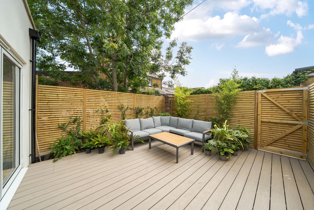 Property photo 3 of 13 1520082-18-6Aa948...