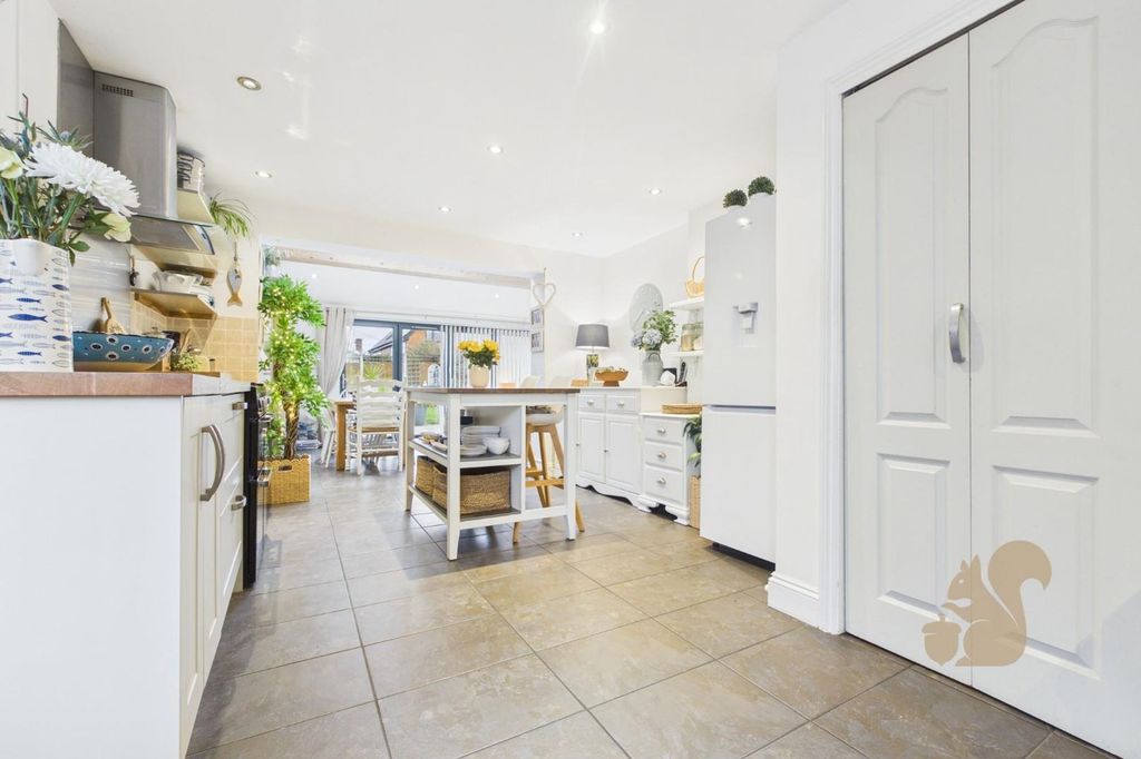 Property photo 2 of 40 Kitchen