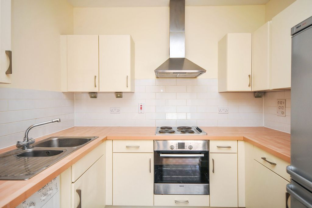 Property photo 3 of 11 Kitchen