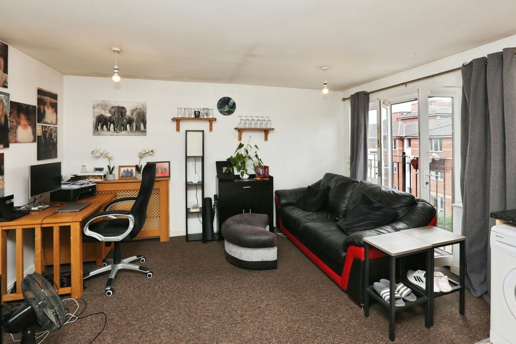 Property photo 3 of 8 Pbox-Img.Jpg