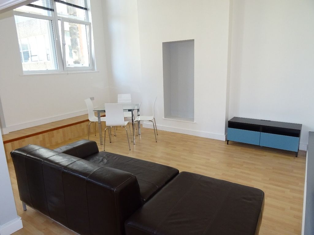 Property photo 2 of 7 Living Room (Photo 2)