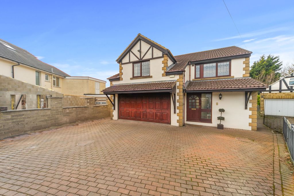Property photo 2 of 42