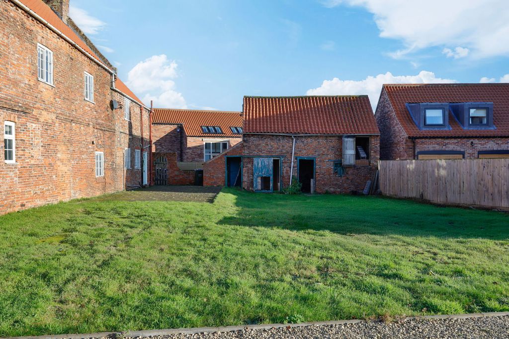 Property photo 3 of 31