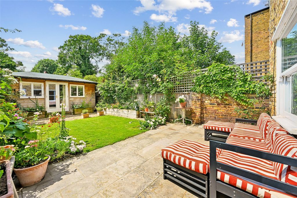 Property photo 2 of 15 Garden