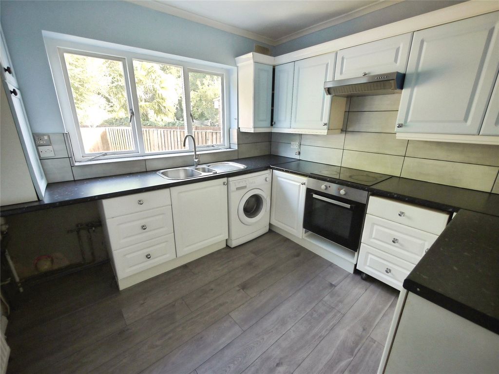 Property photo 2 of 9 Kitchen