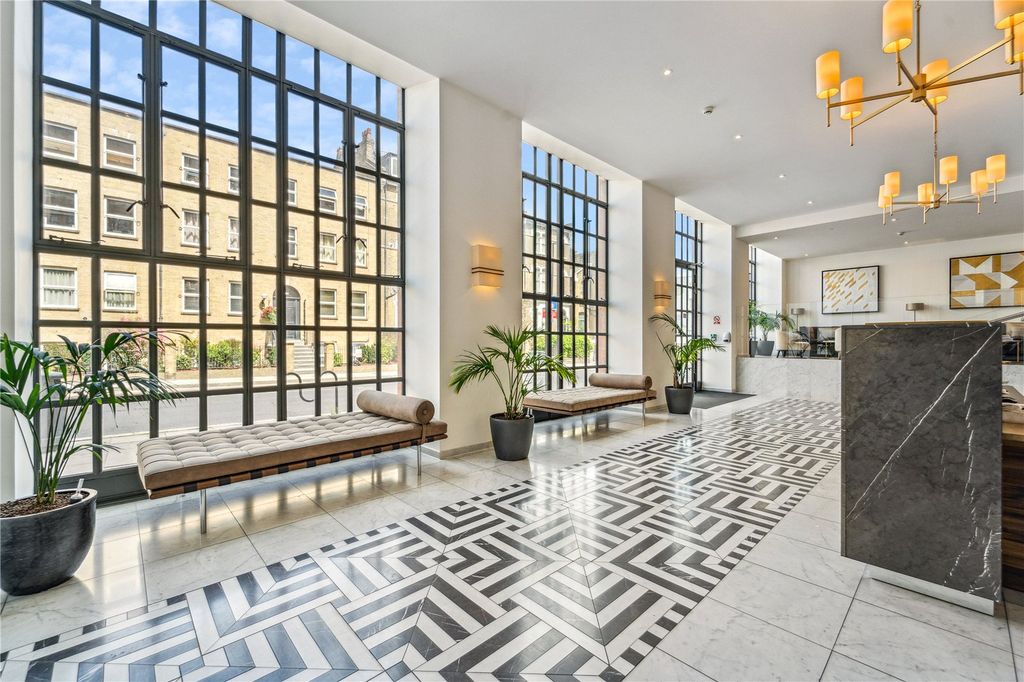 Property photo 1 of 9 Entrance