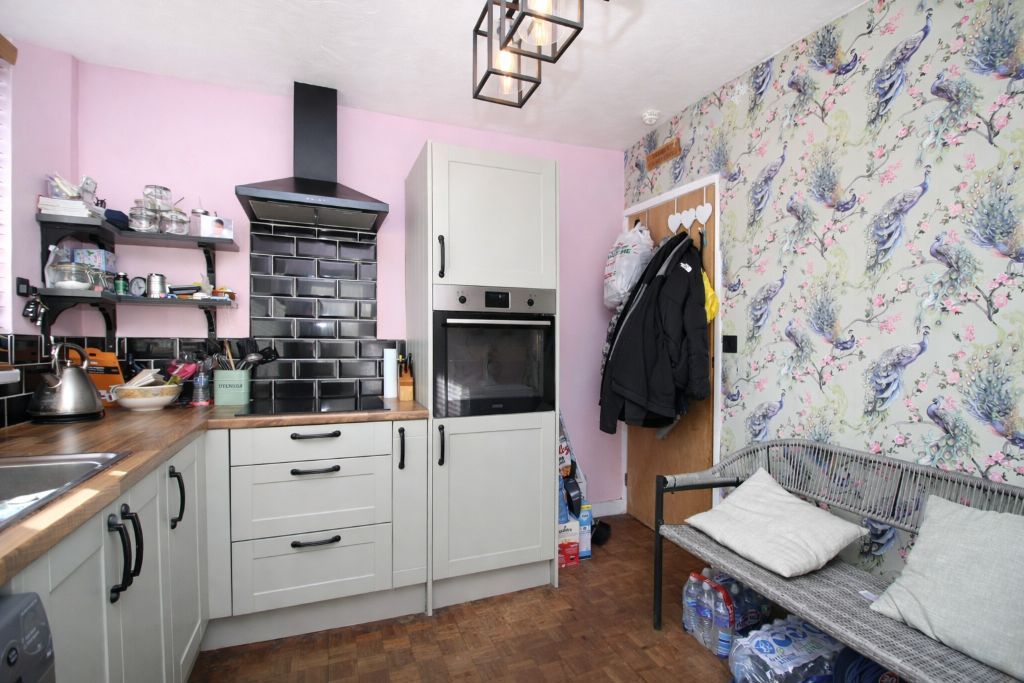 Property photo 3 of 12 Kitchen