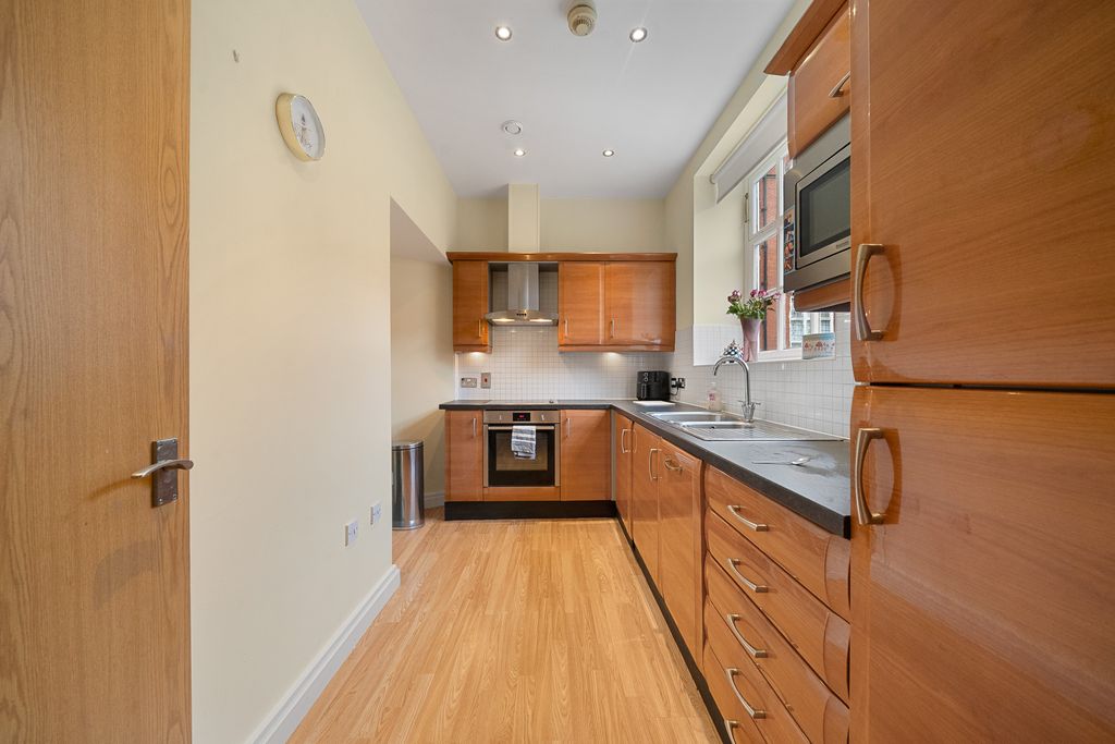 Property photo 3 of 25 Kitchen