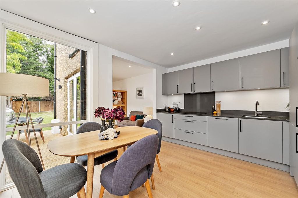 Property photo 2 of 17 14Stjulians-26.Jpg