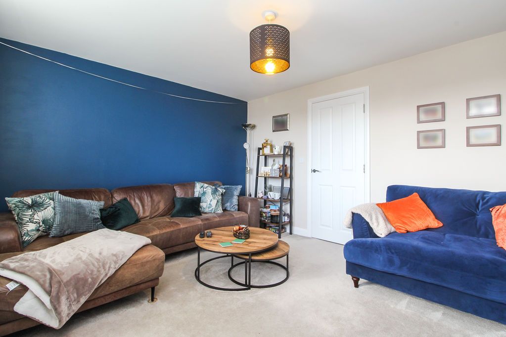 Property photo 2 of 16 Lounge