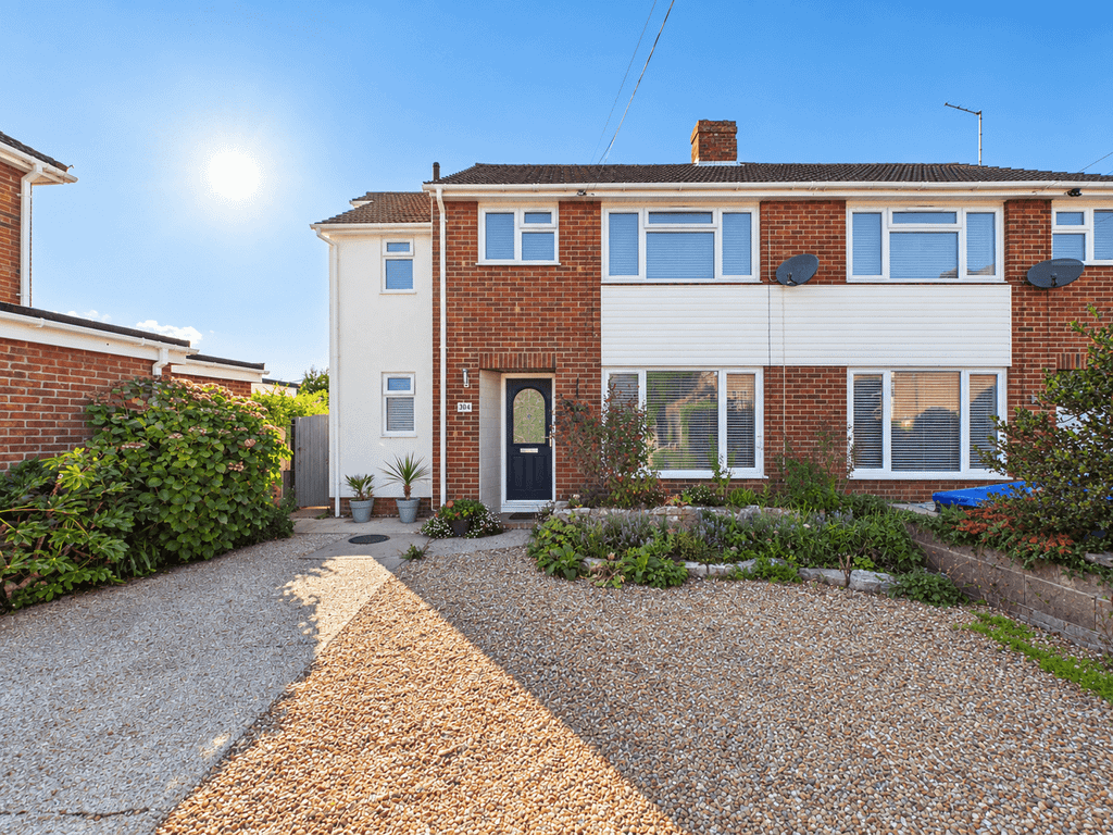 Property photo 1 of 21 4 Bedroom Semi Detached House For Sale Within Walking Distance Of The River Hamble