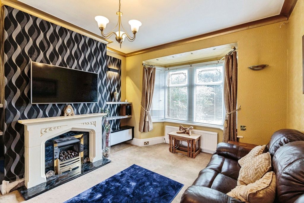 Property photo 3 of 17 Photo