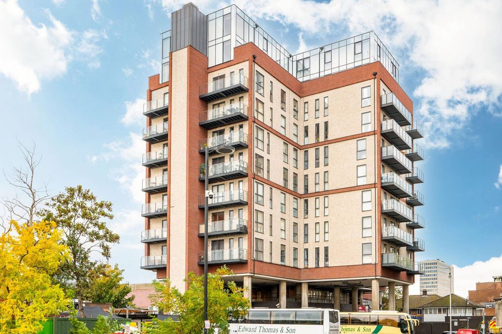 Property photo 1 of 12