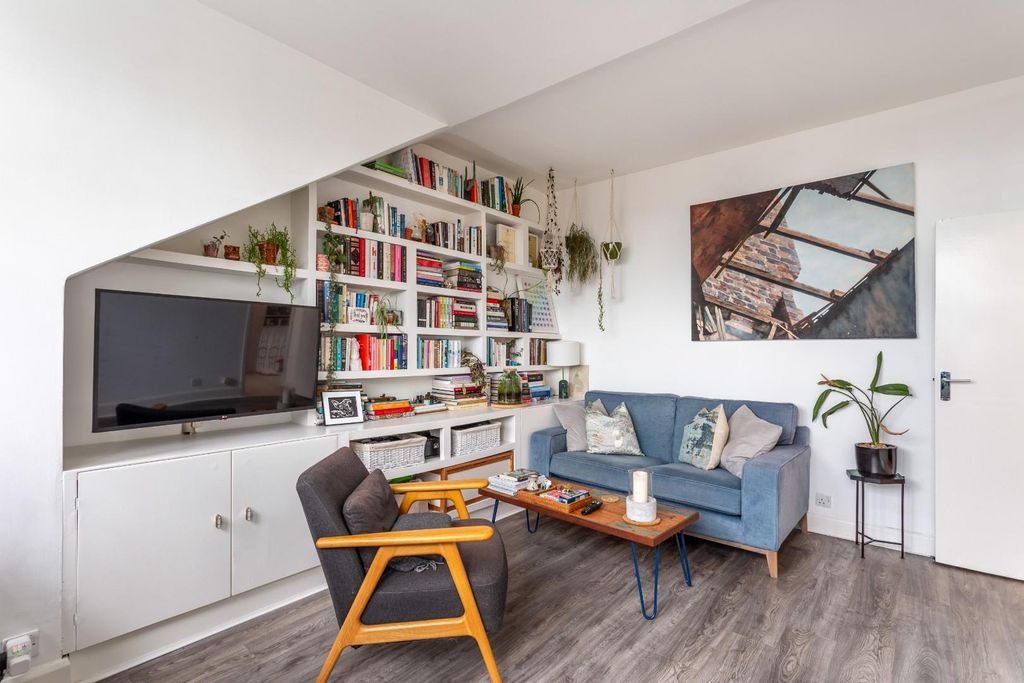 Property photo 3 of 18 Cromwell Road-8.Jpg