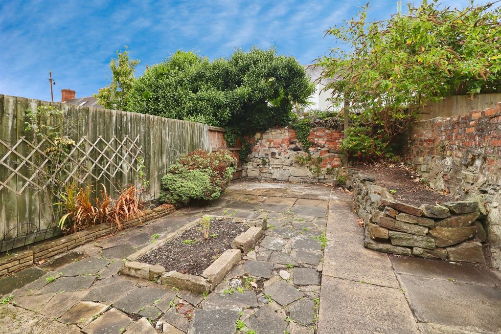 Property photo 2 of 17
