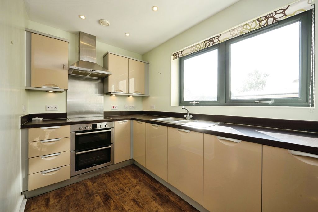 Property photo 2 of 12 Pbox-Img.Jpg