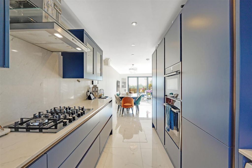 Property photo 3 of 15 Kitchen 2.Jpg