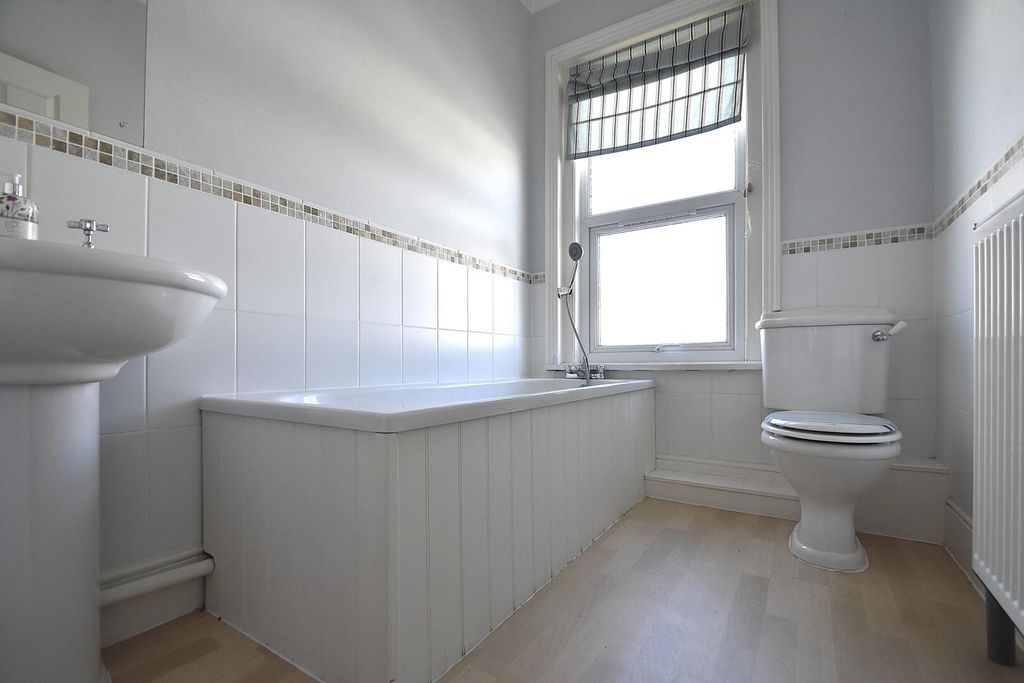 Additional image 10 of 3 bed property to rentAvenue Road, Shanklin PO37