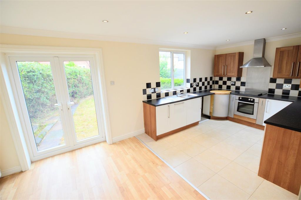 Property photo 3 of 9 40 Ravenshill Road Kitchen Diner.Jpg