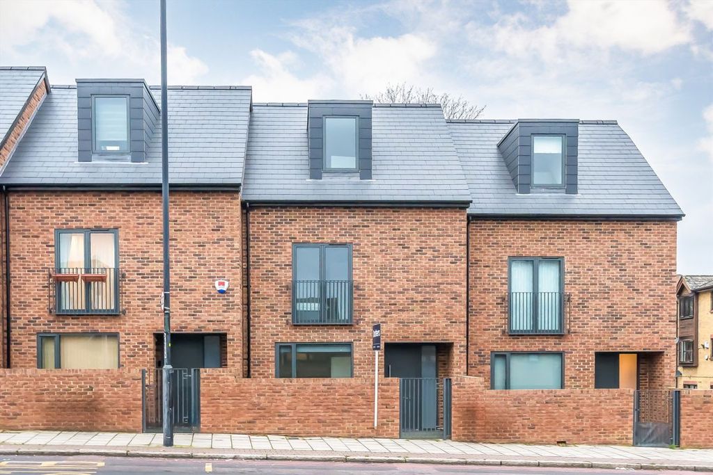 Property photo 1 of 9