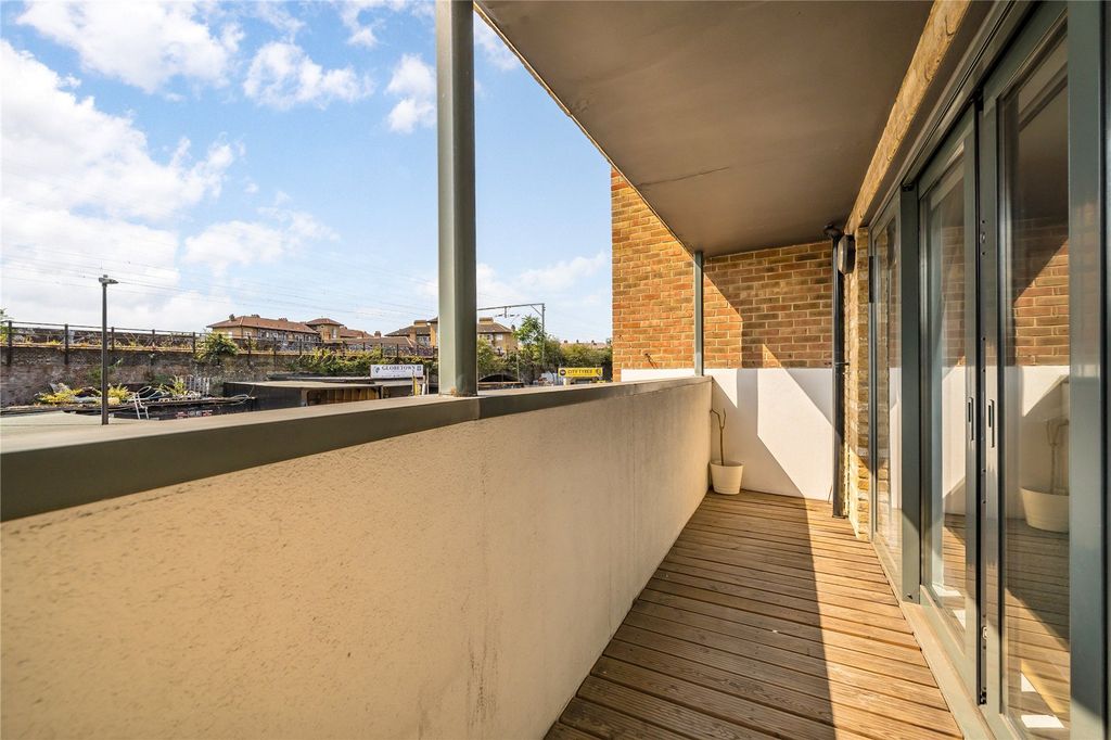 Property photo 2 of 9 Balcony