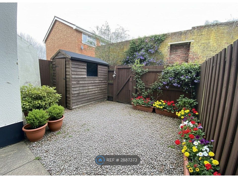 Property photo 1 of 6 Courtyard Garden - Plants Are Virtually Staged