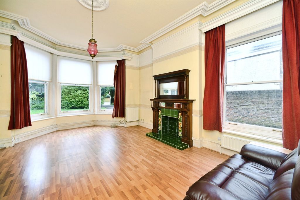 Property photo 2 of 21