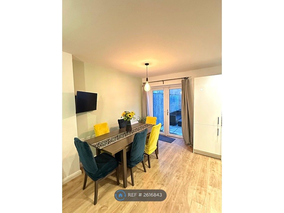 Property photo 3 of 15 Dining Area