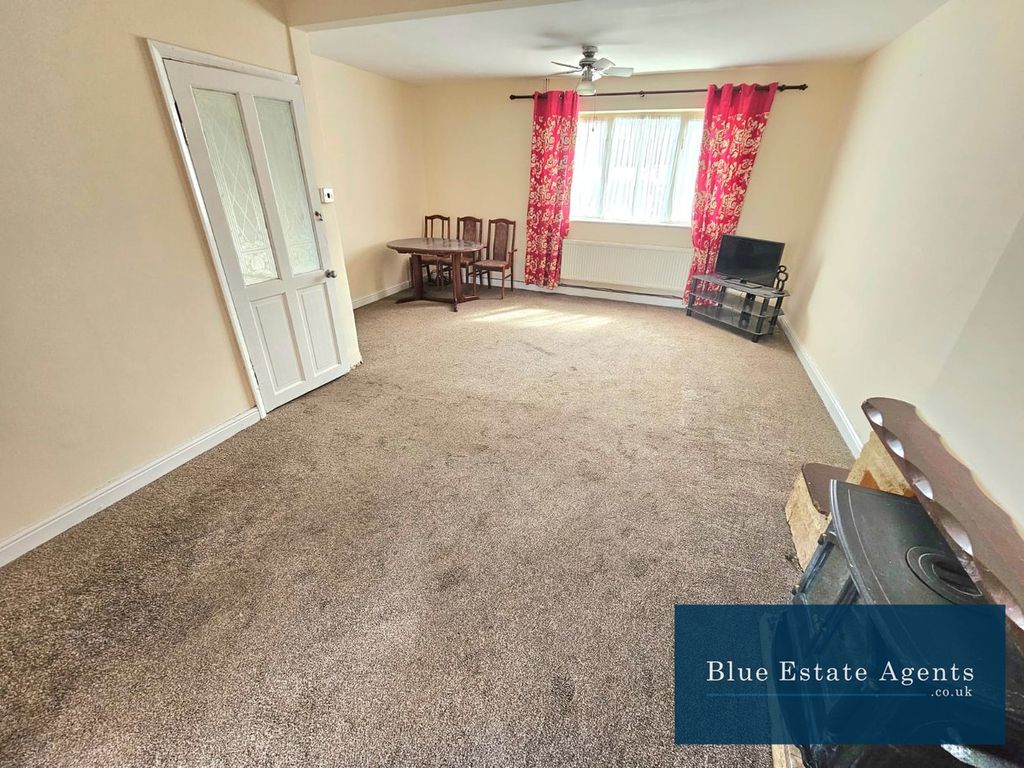 Property photo 3 of 14 Reception