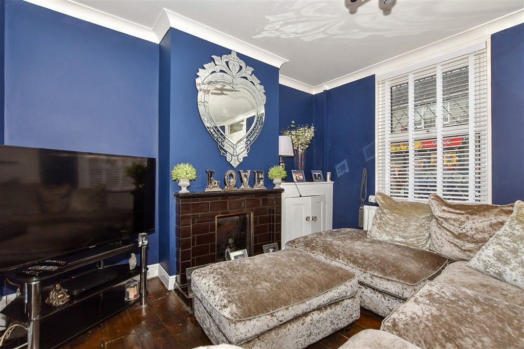 Property photo 1 of 8 Lounge