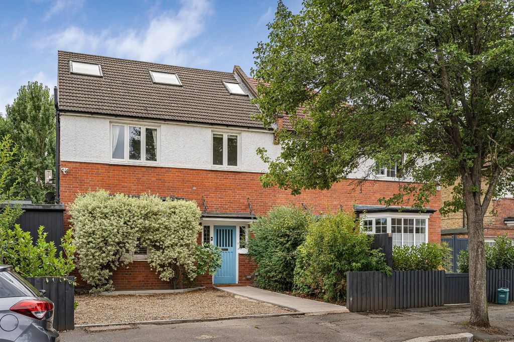 Property photo 1 of 16 External