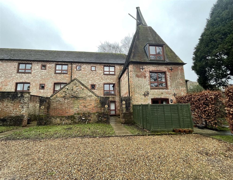 Property photo 1 of 16 Oast Apartment.Jpg