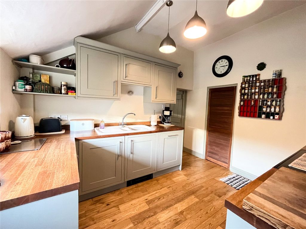 Property photo 3 of 26 Kitchen