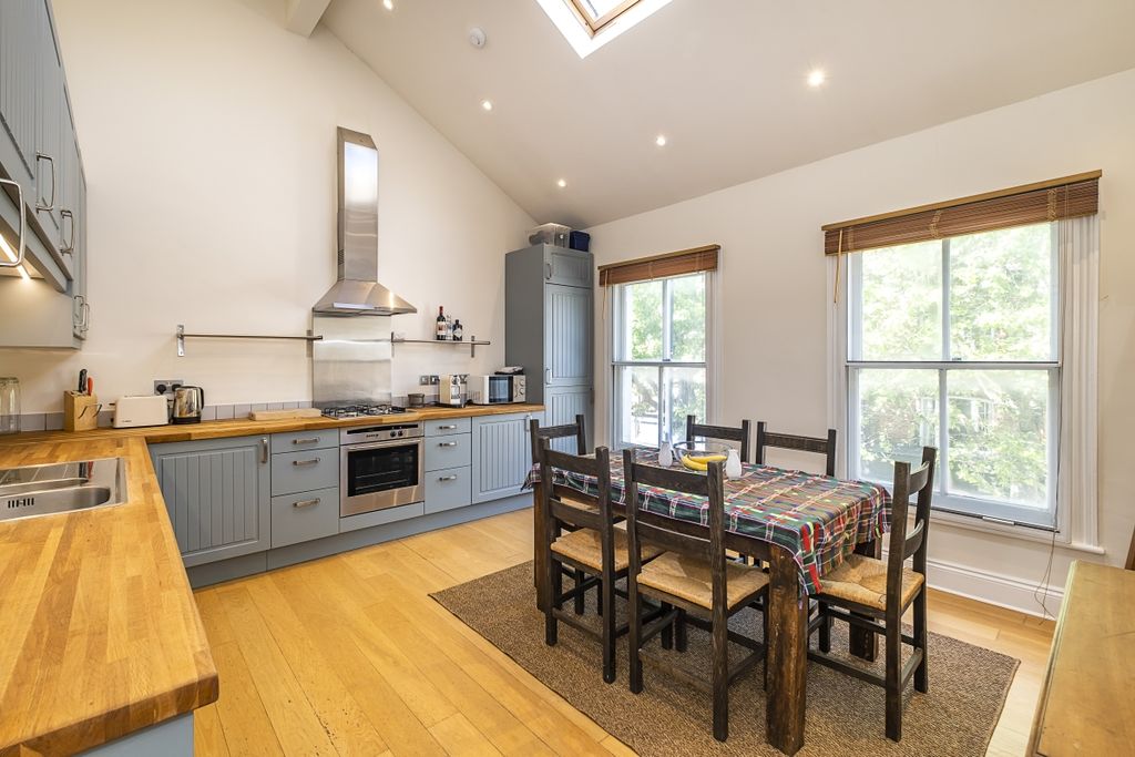 Property photo 2 of 13 2-107A-Wandsworth...