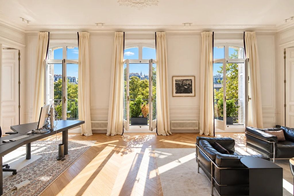 Property photo 1 of 15 An Exceptional Apartment Overlooking The Musée De Cluny