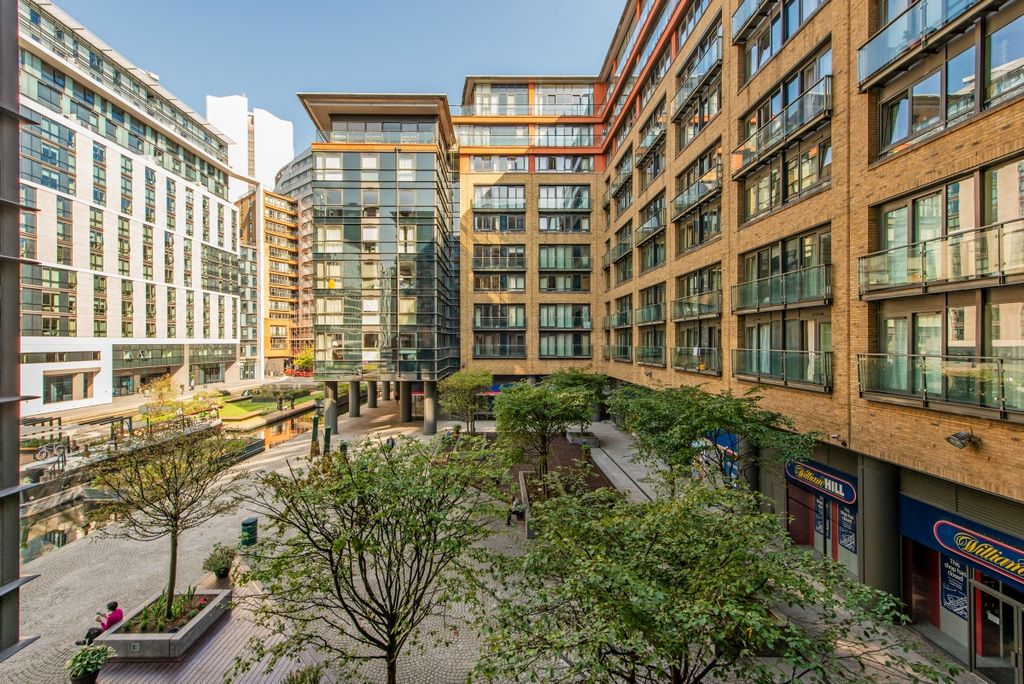 Property photo 2 of 8 Paddington Basin