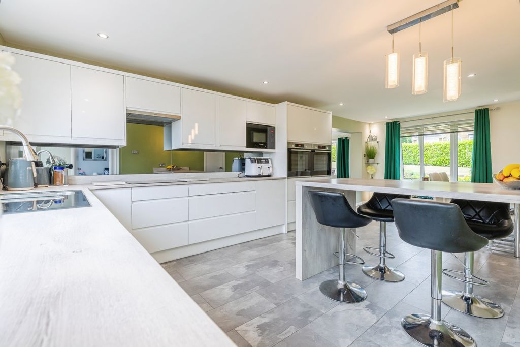 Property photo 3 of 20 Dining Kitchen