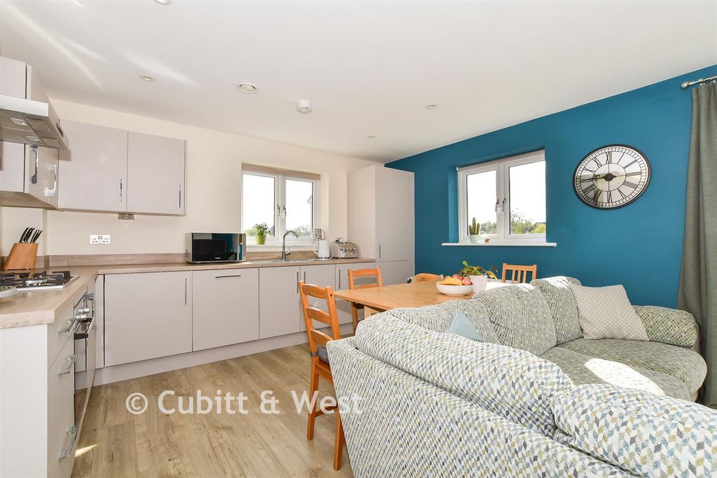 Property photo 3 of 17 Lounge/ Kitchen