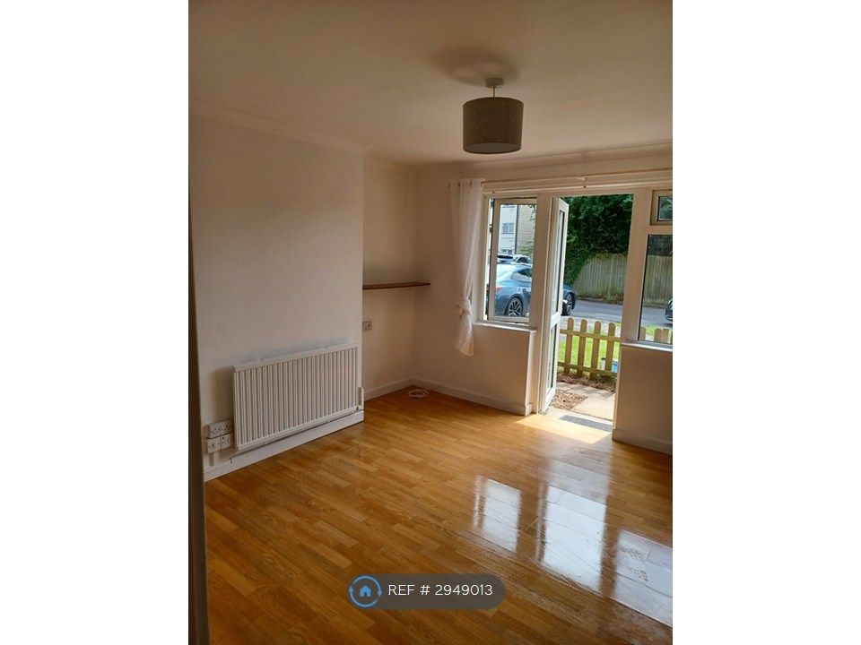 Property photo 3 of 17 Living Room