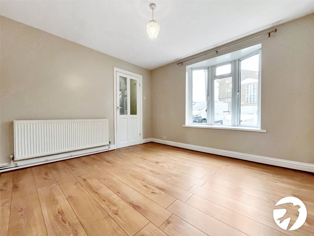 Property photo 3 of 16 Picture No. 01