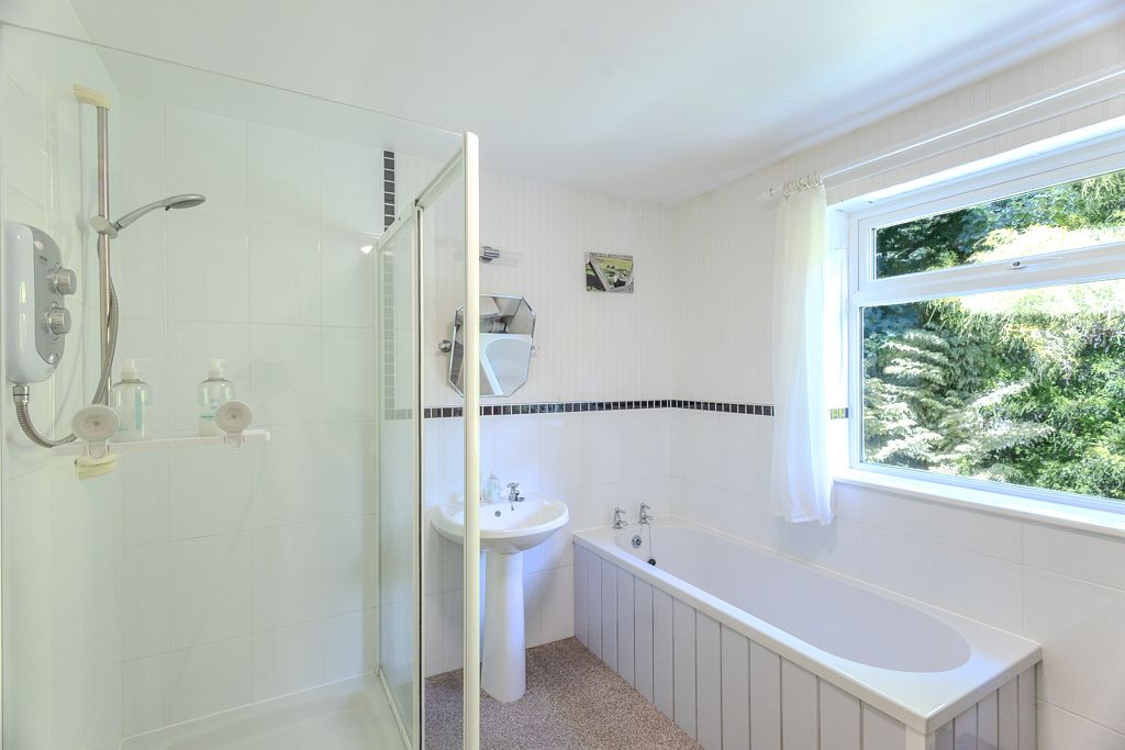 Property photo 3 of 40 Lovely Bathroom