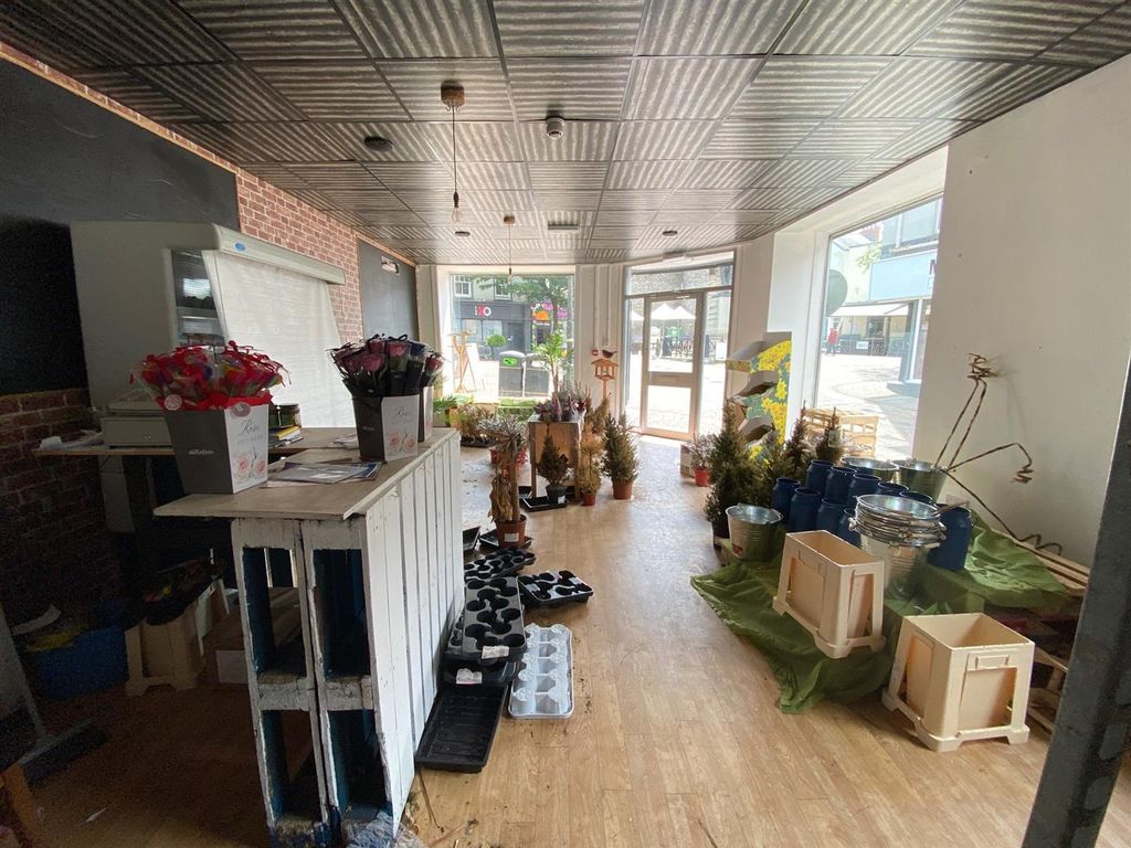 Property photo 3 of 5 Retail Area