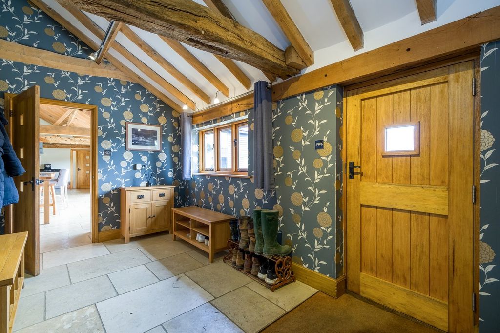 Property photo 2 of 40 Manor Grange-3