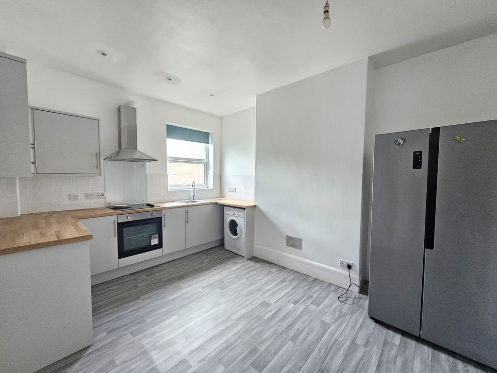 Property photo 1 of 7 Kitchen