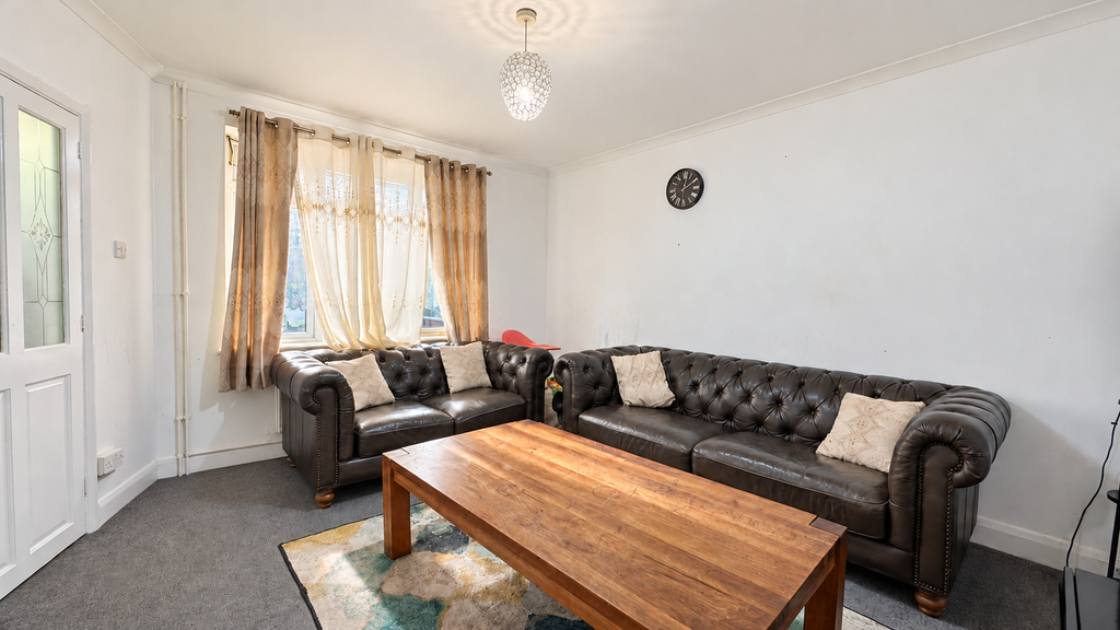 Property photo 2 of 13 7 Paget Road, Slough (2)