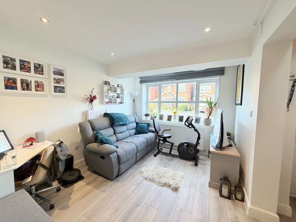 Property photo 3 of 31