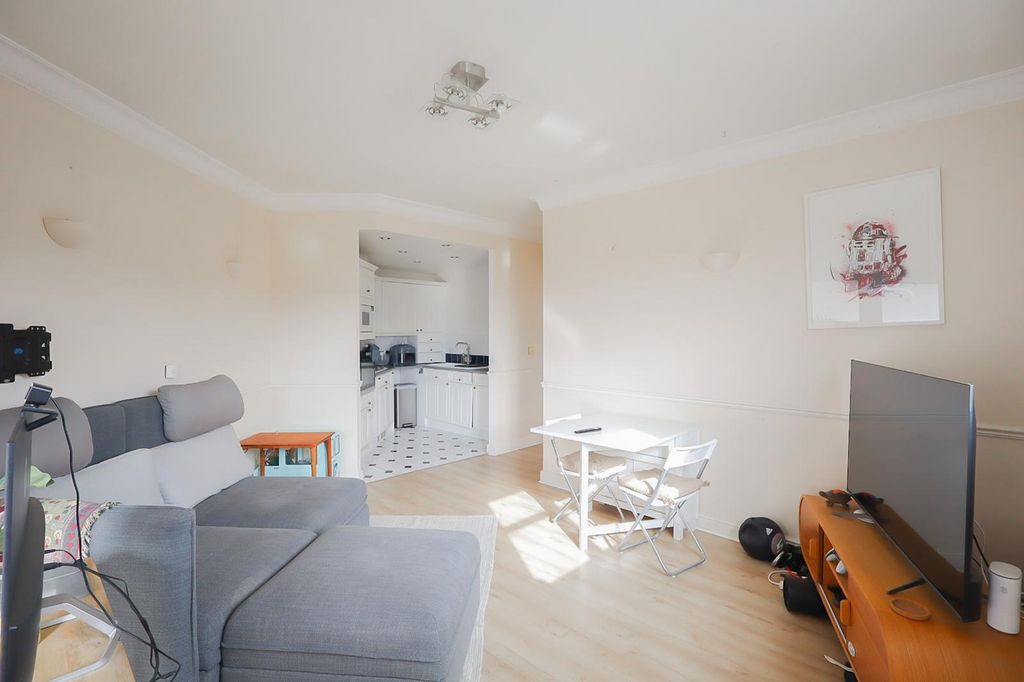 Property photo 2 of 10