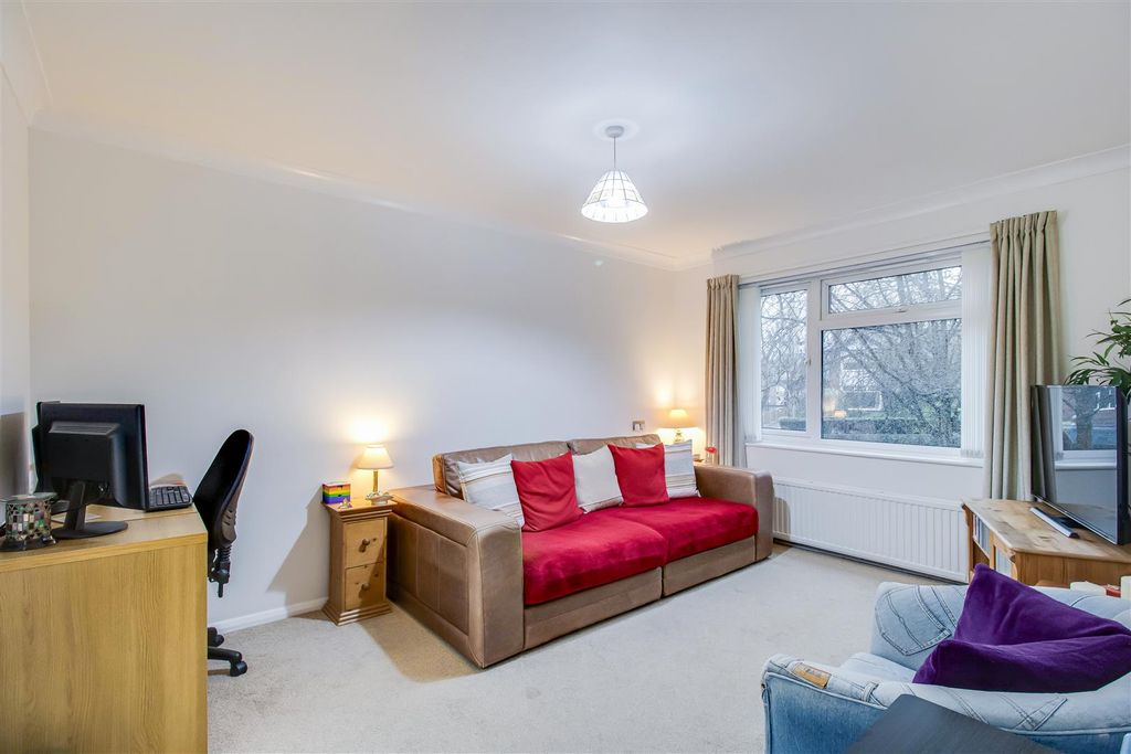 Property photo 3 of 6