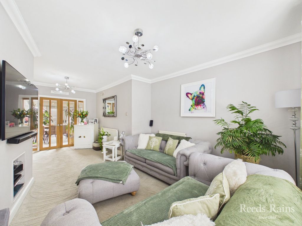 Property photo 1 of 26 Sitting Room
