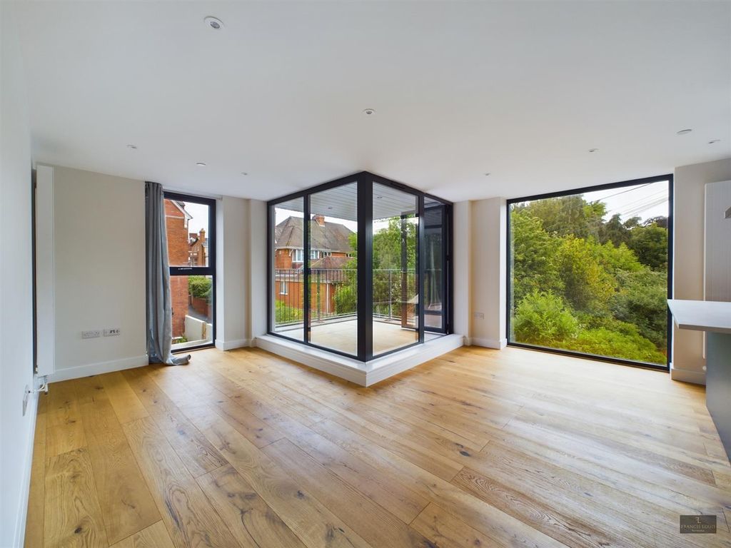 Property photo 1 of 13 Cam01856G0-Pr0048-Still006.Jpg